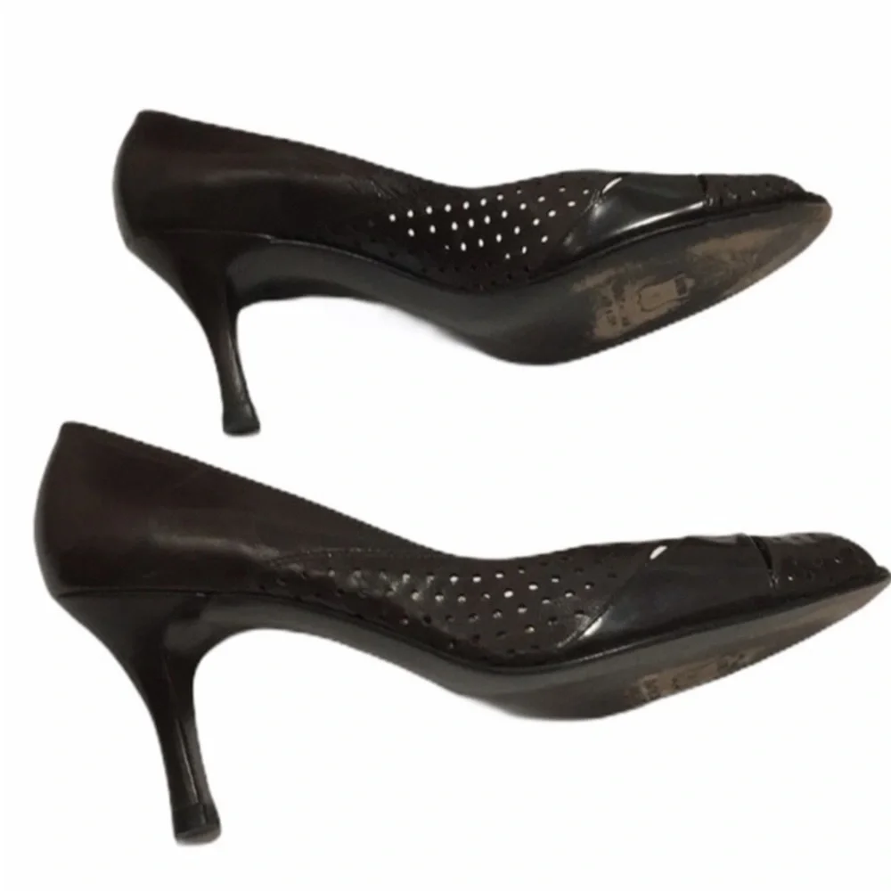 STUART WEITZMAN brown perforated peep toe pumps